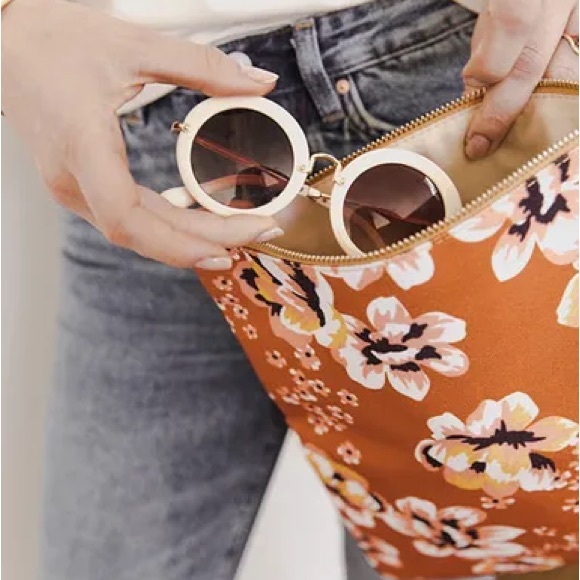 NEW. Rachel Pally Reversible clutch orange/orange floral print - Picture 2 of 9